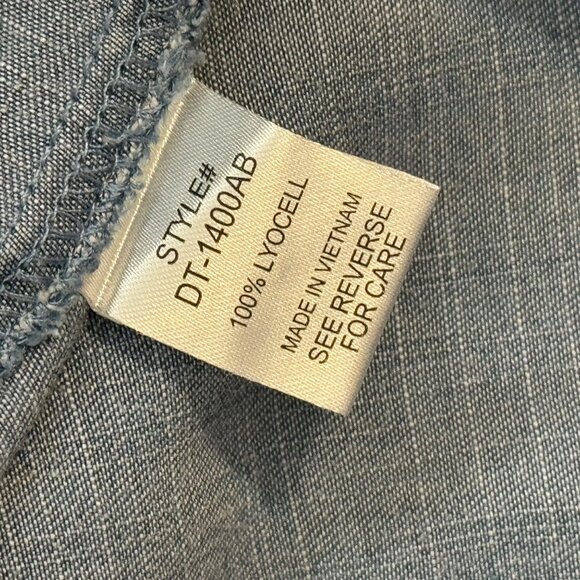 Zenana Womens Blue Denim Sleeveless tunic top blouse size large Tie back - Picture 8 of 8